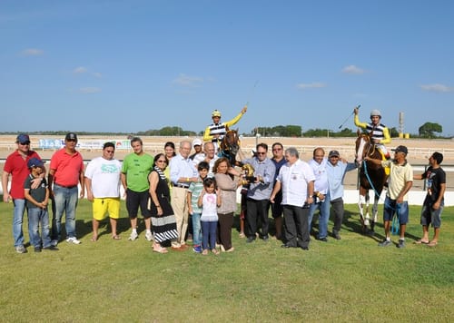 Premiação de um páreo no Hipódromo do Aquiraz