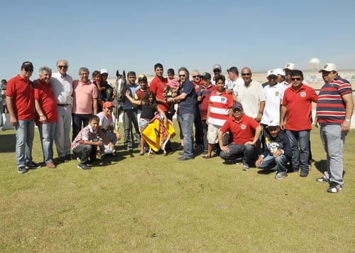 Premiação do 1º páreo do I GP ACEQM: proprietários, jóquei e cavalo